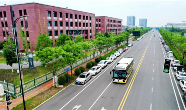 新都出行新时尚：出门打辆公交车